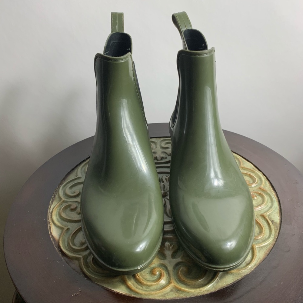 J. Crew Chelsea green rain boots size 8